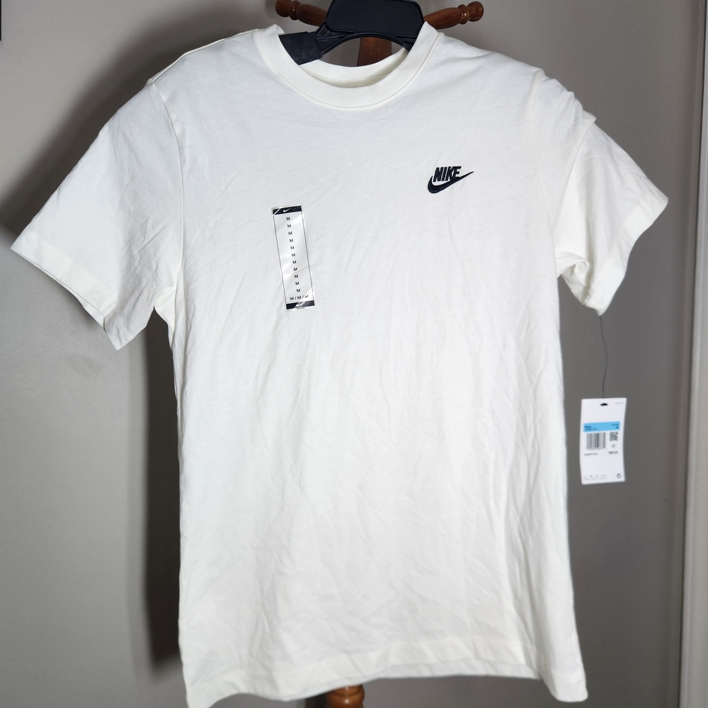 Nike Men’s White “The Nike Tee” NWT Size Medium